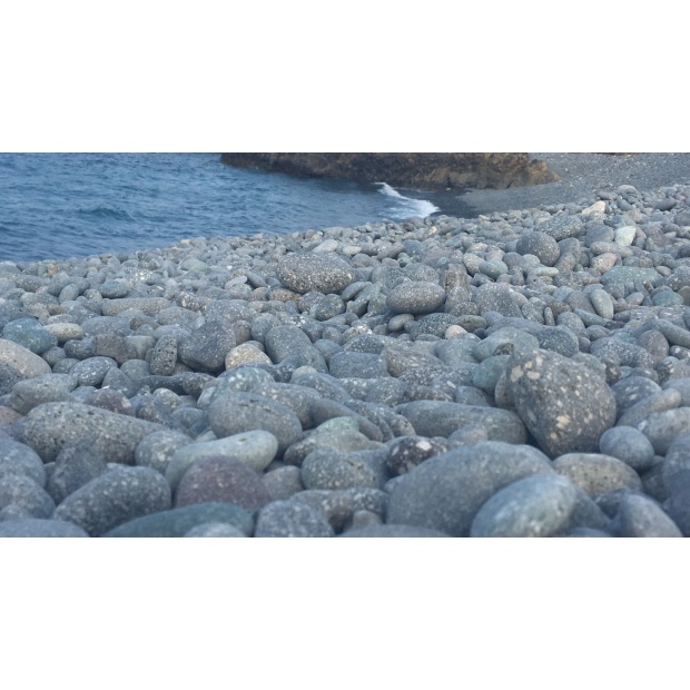 big pebble stone-9976-27CDB8E11B731.jpg